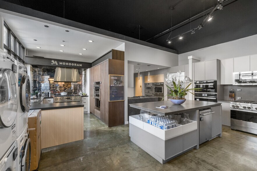 More Photos Of 423-435 Valencia St, San Francisco Freestanding For Sale