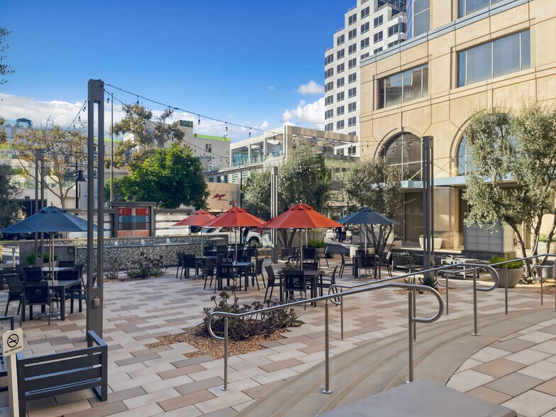 More Photos Of 450 N Brand Blvd, Glendale Coworking Space