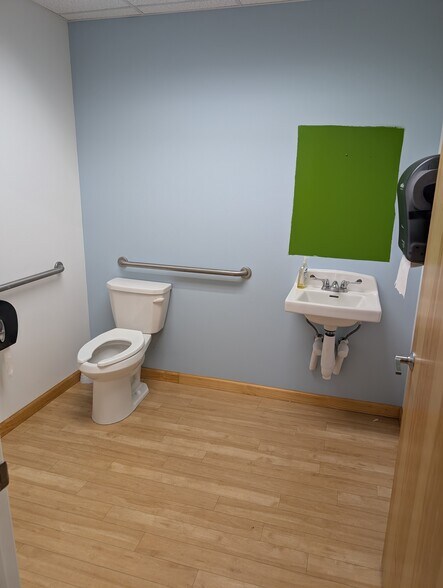 More Photos Of 5221-5223 Main St, Buffalo Freestanding For Lease