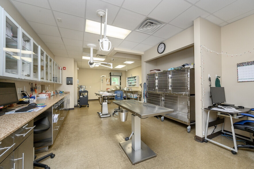 More Photos Of 612 Mount Pleasant Ave, West Orange Veterinarian Kennel For Sale