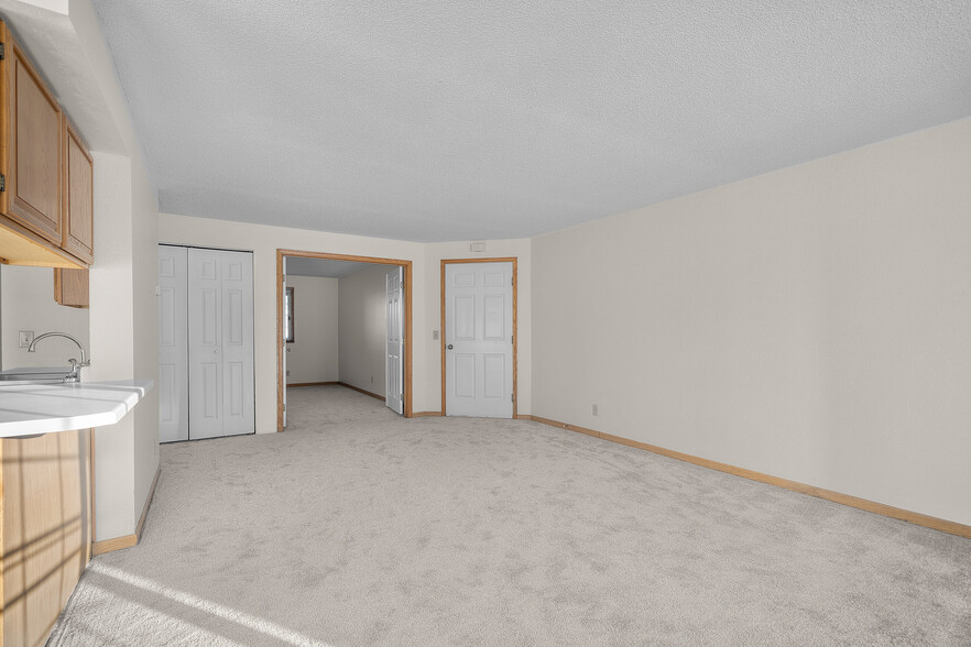 More Photos Of 8254 Windsong Dr, Eden Prairie Apartments For Sale
