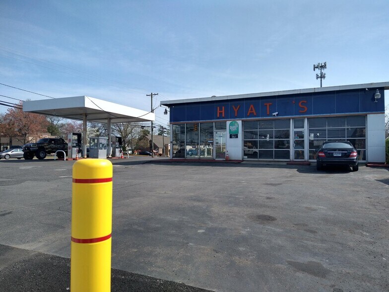 More Photos Of 405 E Clements Bridge Rd, Runnemede Service Station For Lease