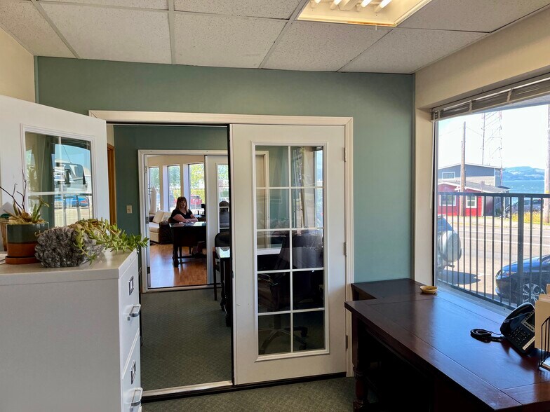 More Photos Of 1490 Commercial St, Astoria Office For Lease