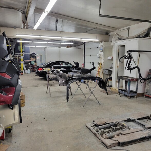 More Photos Of 61 Sullivan St, Wurtsboro Showroom For Sale