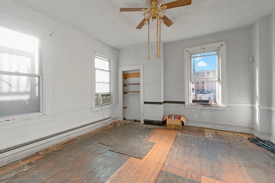 More Photos Of 2112 N Charles St, Baltimore Office For Sale
