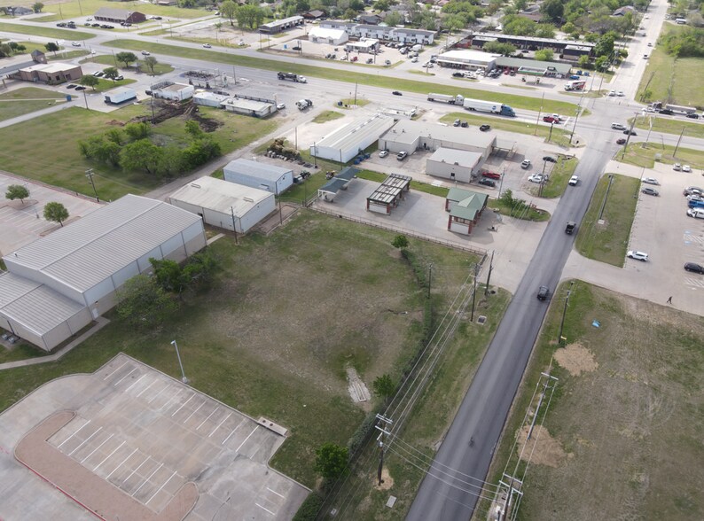 More Photos Of 908 N Cummings Dr, Alvarado General Retail For Sale