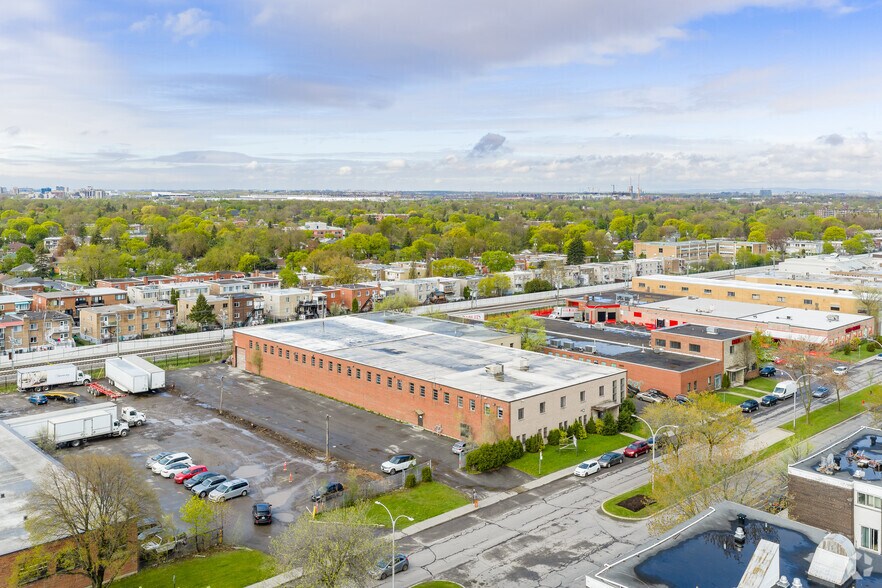 More Photos Of 1280 Boul Jules-Poitras, Montréal Warehouse For Lease