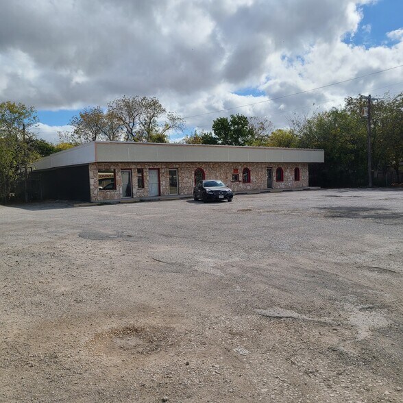 More Photos Of 2200-2204 S WW White Rd, San Antonio Restaurant For Lease