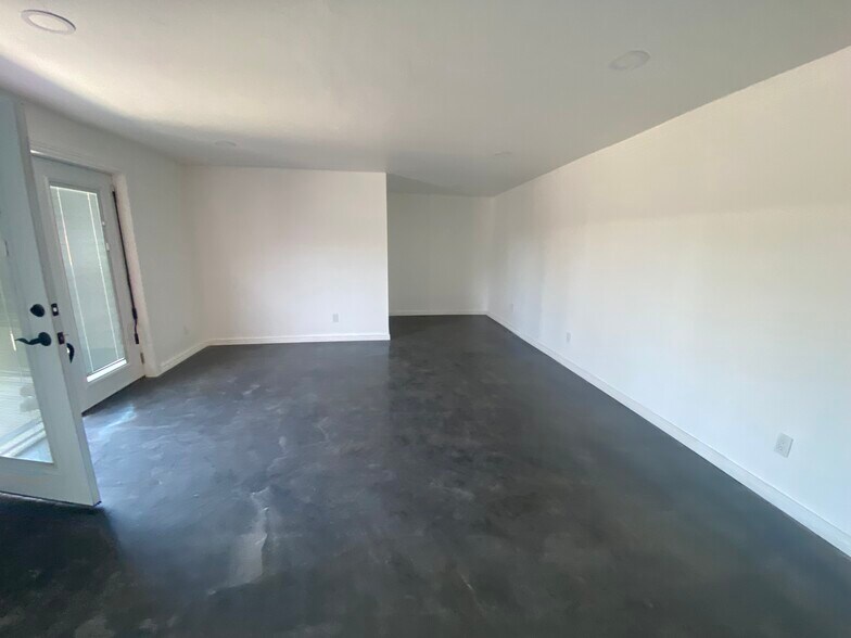 More Photos Of 1742 N Oracle Rd, Tucson Apartments For Sale