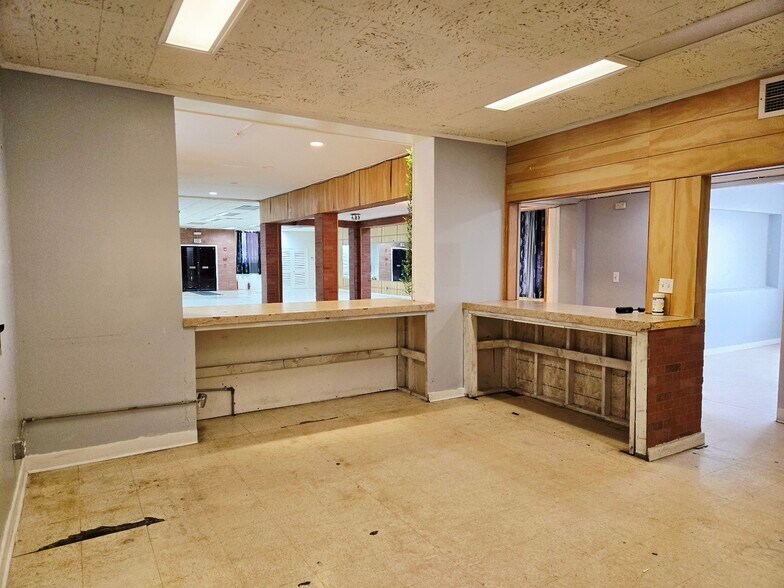 More Photos Of 220 E Galena Blvd, Aurora Storefront For Sale