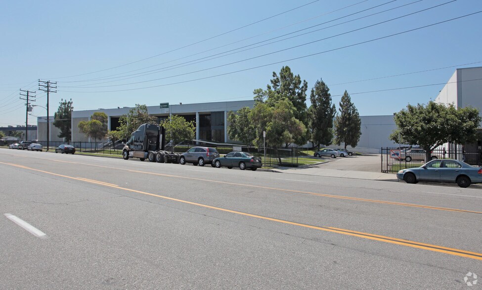 More Photos Of 3020-3070 E Victoria St, Compton Distribution For Lease
