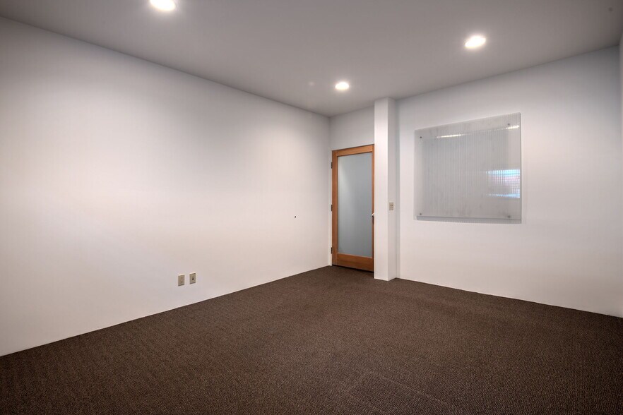 More Photos Of 1081-1091 N Palm Canyon Dr, Palm Springs Office Residential For Lease