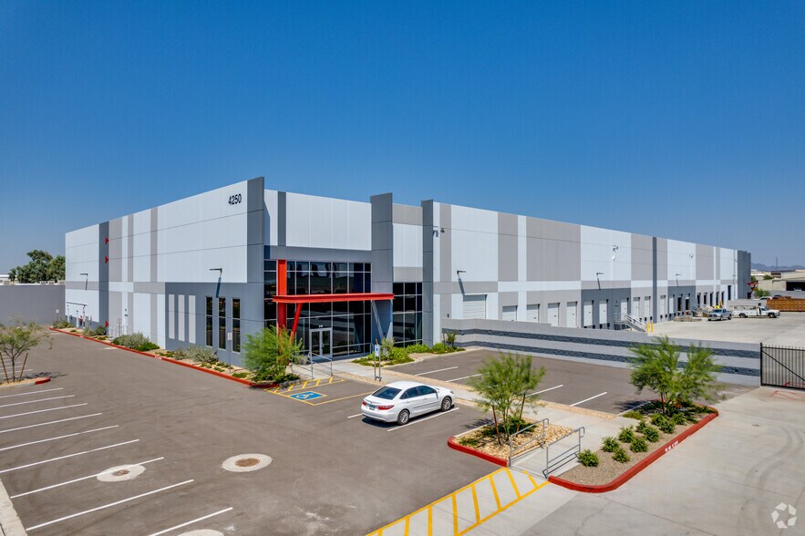 More Photos Of 4250 E Superior Ave, Phoenix Warehouse For Lease