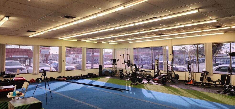 More Photos Of 6724 Lankershim Blvd, North Hollywood Unknown For Lease