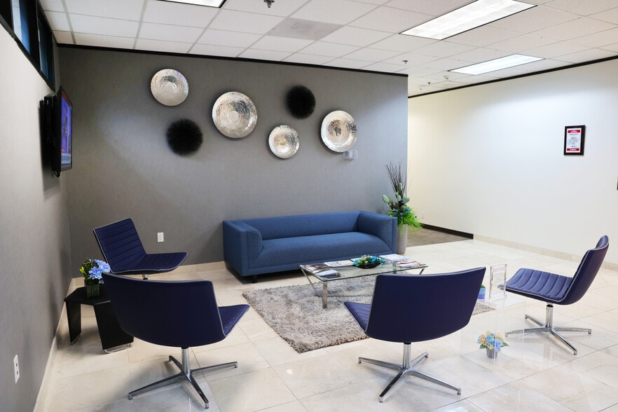 More Photos Of 6671 Southwest Fwy, Houston Office For Lease