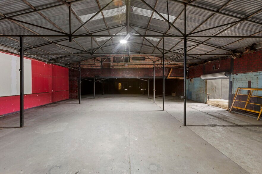 More Photos Of 2600 S Flores St, San Antonio Light Manufacturing For Lease
