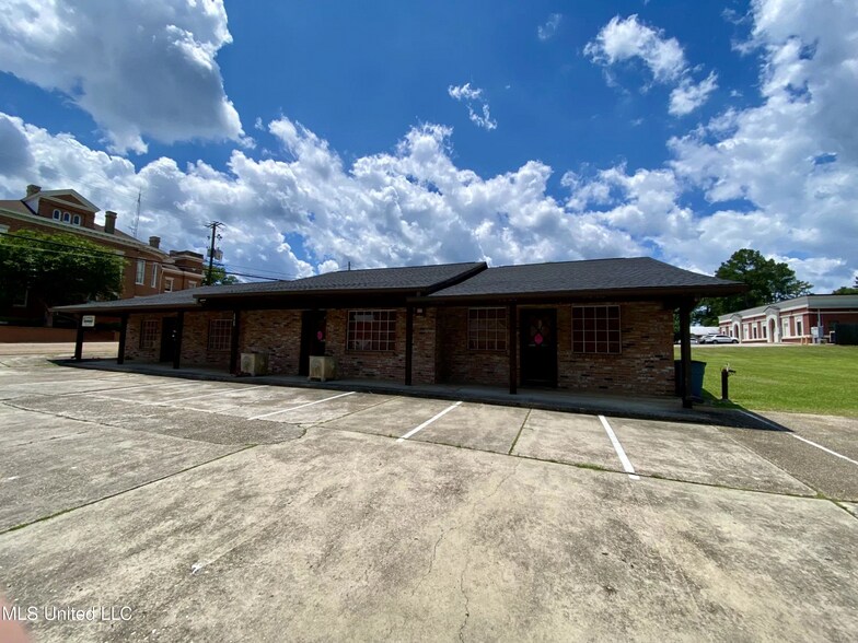 More Photos Of 2405 Columbia Ave, Prentiss Office For Sale
