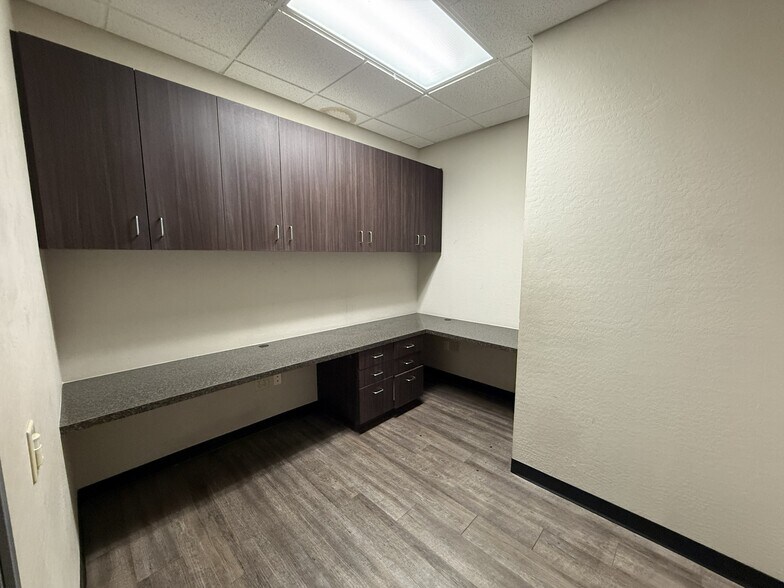 More Photos Of 4110 N 108th Ave, Phoenix Medical For Lease