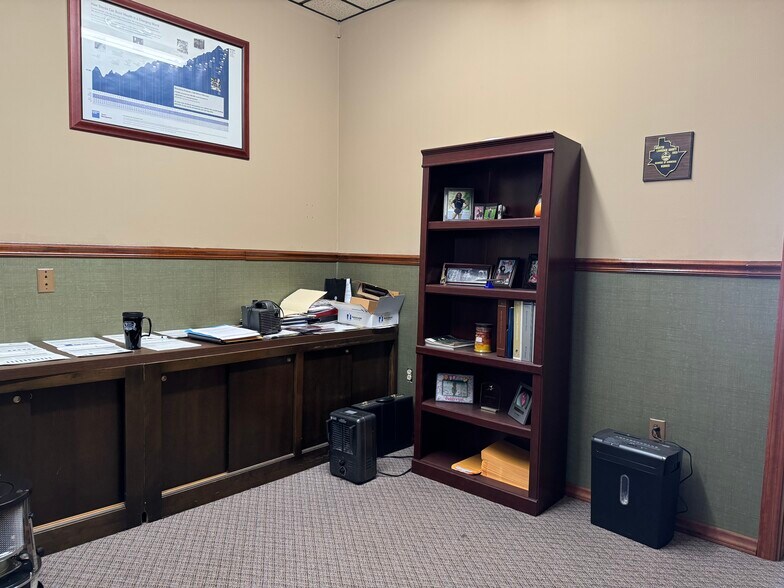 More Photos Of 208 Solida Rd, South Point Office For Sale