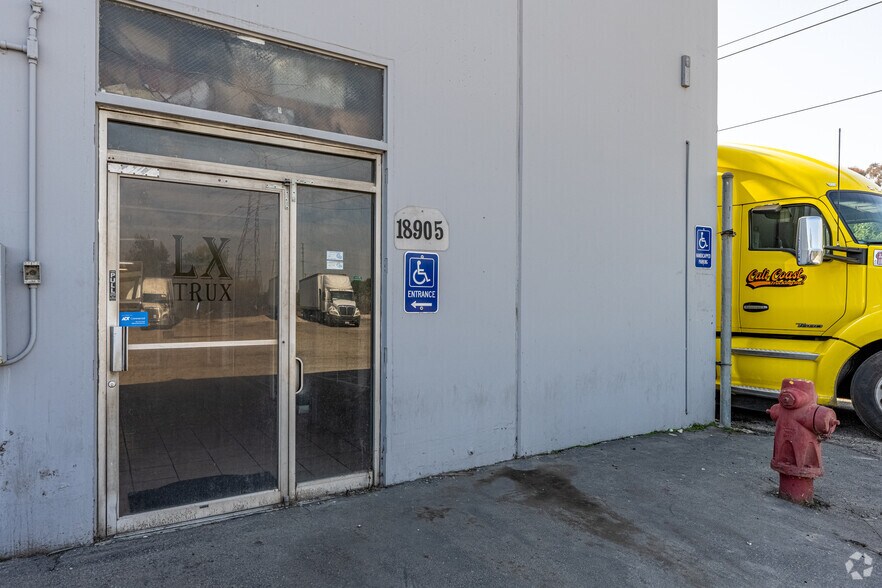 More Photos Of 18903 Anelo Ave, Carson Warehouse For Lease