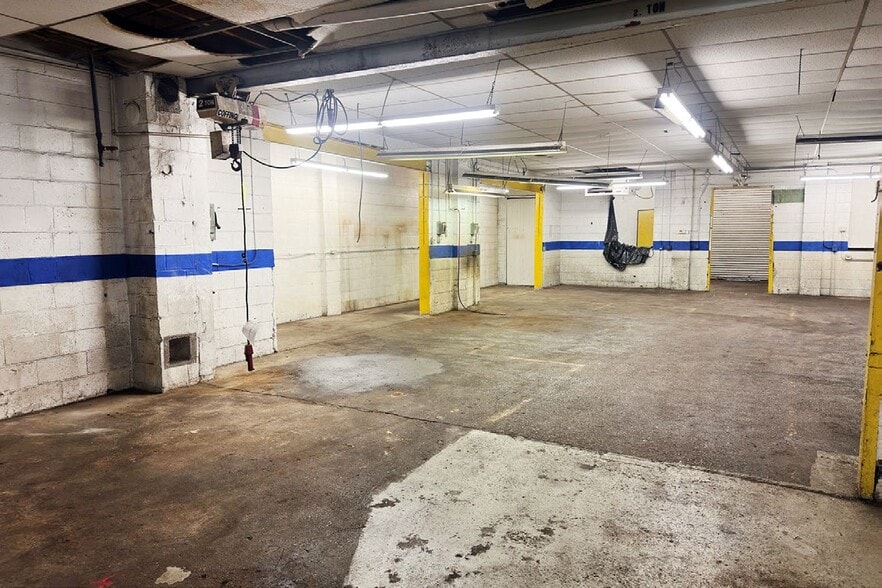 More Photos Of 813 & 839 E Ten Mile Rd, Madison Hts, Madison Heights Warehouse For Sale