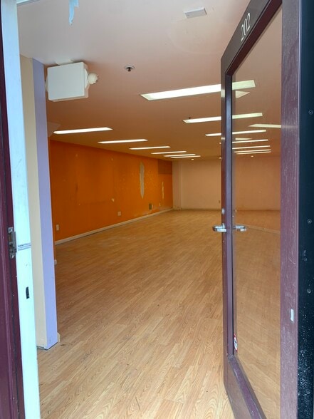 More Photos Of 1485-1495 El Camino Real, Belmont Storefront Retail Office For Lease
