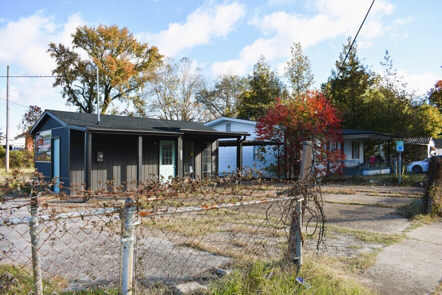 More Photos Of 3300 Lower Wetumpka Rd, Montgomery Office Residential For Sale