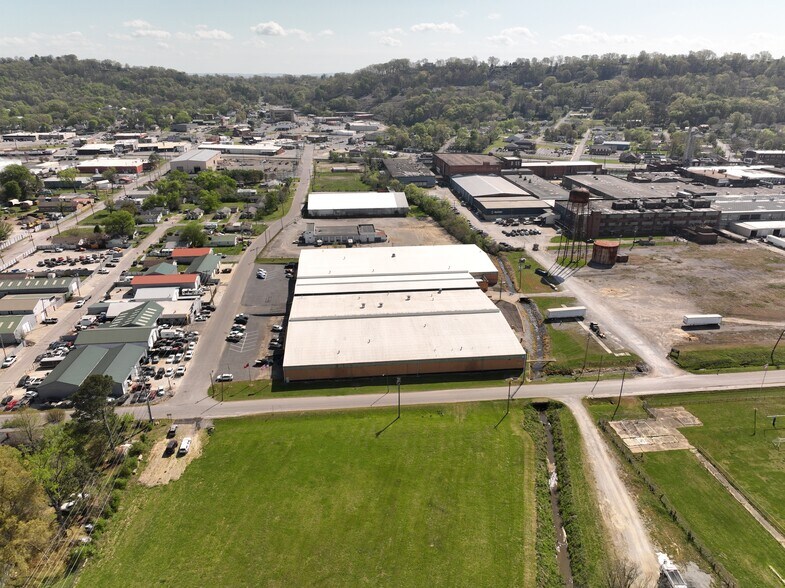 More Photos Of 418-420 W Lake Ave, Rossville Warehouse For Sale