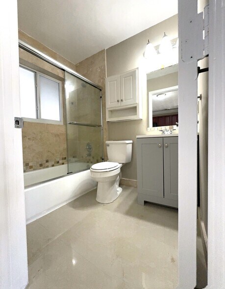 More Photos Of 2901 Middle River Dr, Fort Lauderdale Apartments For Sale