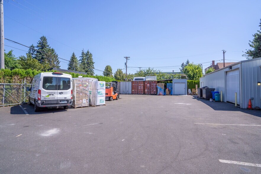 More Photos Of 2304 N Killingsworth St, Portland Warehouse For Sale