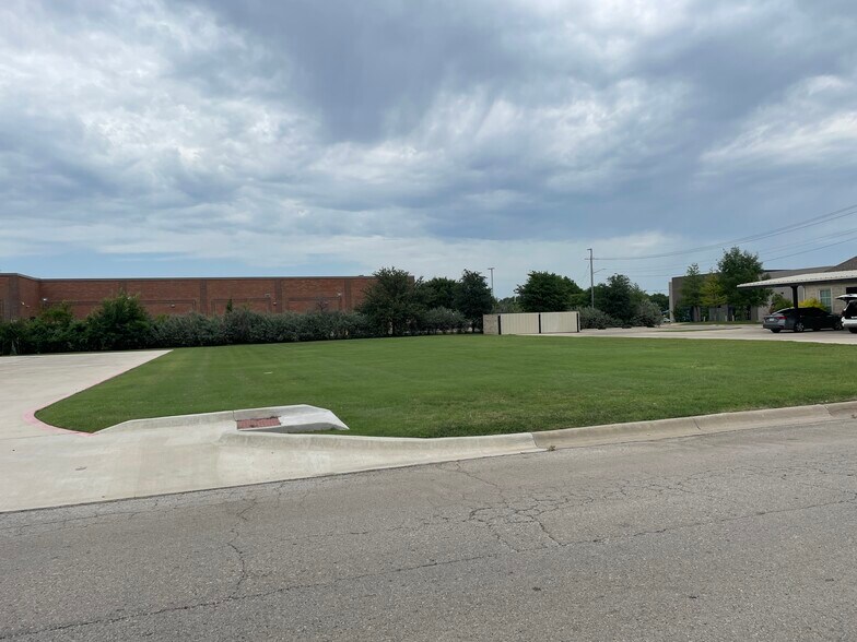 More Photos Of 2002 Emery St, Denton Land For Sale