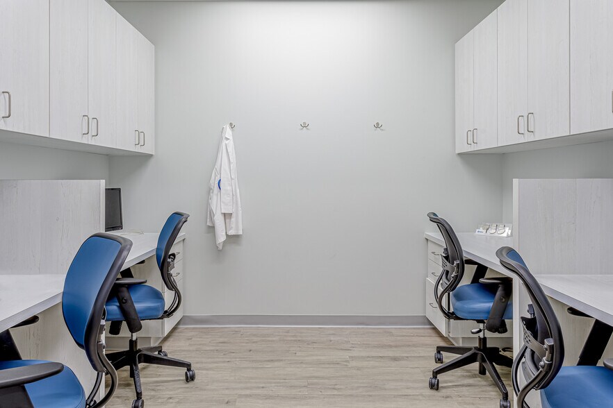 More Photos Of 6376 Pine Ridge Rd, Naples Medical For Lease