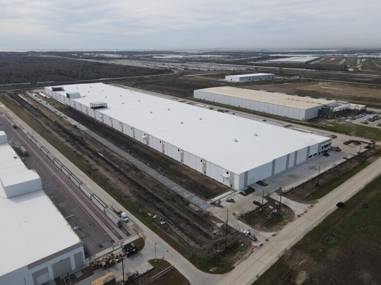 More Photos Of 6500 Nita Way, Baytown Distribution For Sale