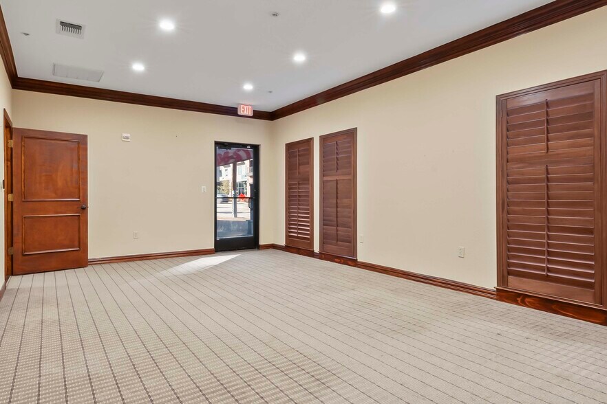 More Photos Of 1312 E 14th St, Plano Office For Lease
