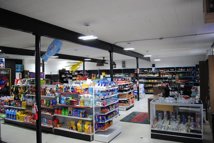 More Photos Of 810 HWY 93, Jackpot Convenience Store For Sale