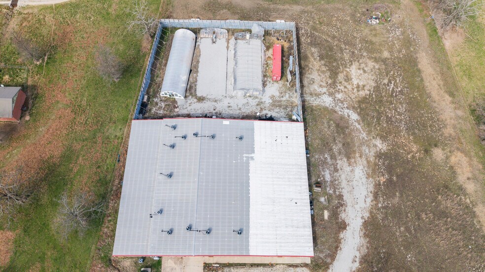 More Photos Of 57530 E Highway 59, Fairland Manufacturing For Sale