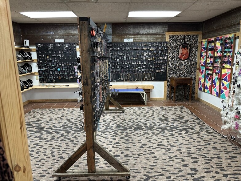 More Photos Of 2809 N Broadway St, Poteau General Retail For Sale