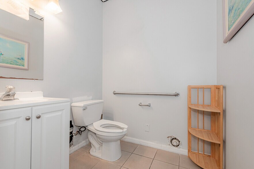 More Photos Of 3650 Coral Ridge Dr, Coral Springs Light Manufacturing For Sale