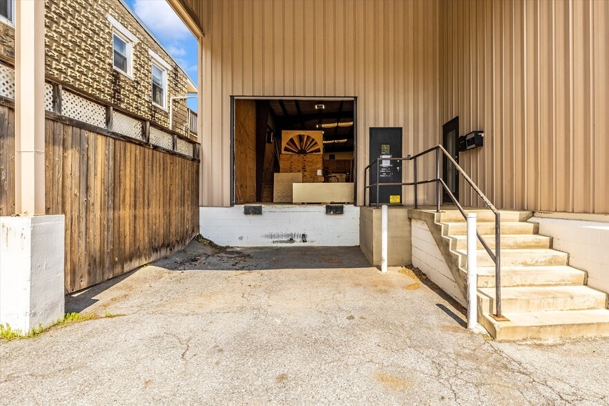More Photos Of 329 E 2nd St, Frederick Warehouse For Lease