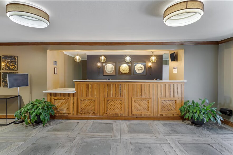 More Photos Of 5131 University Pky, Natchitoches Hotel For Sale