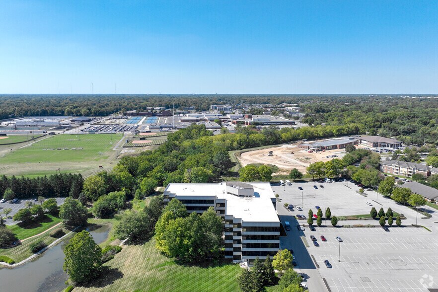 More Photos Of 8440 Woodfield Crossing Blvd, Indianapolis Office For Lease