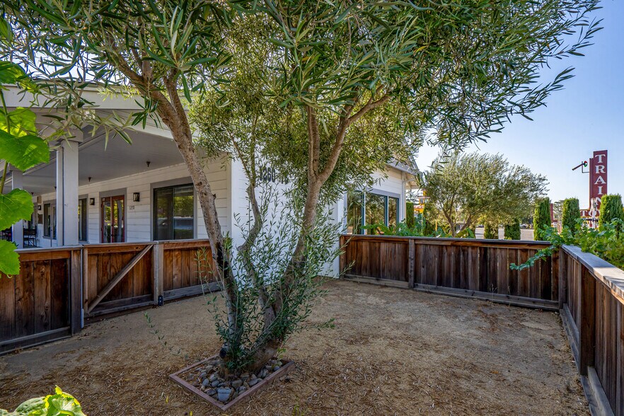 More Photos Of 1270 Broadway, Sonoma Freestanding For Sale