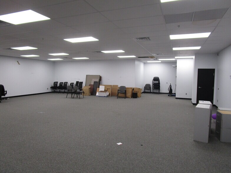 More Photos Of 7127-7133 Riverside Pky, Tulsa Office For Sale