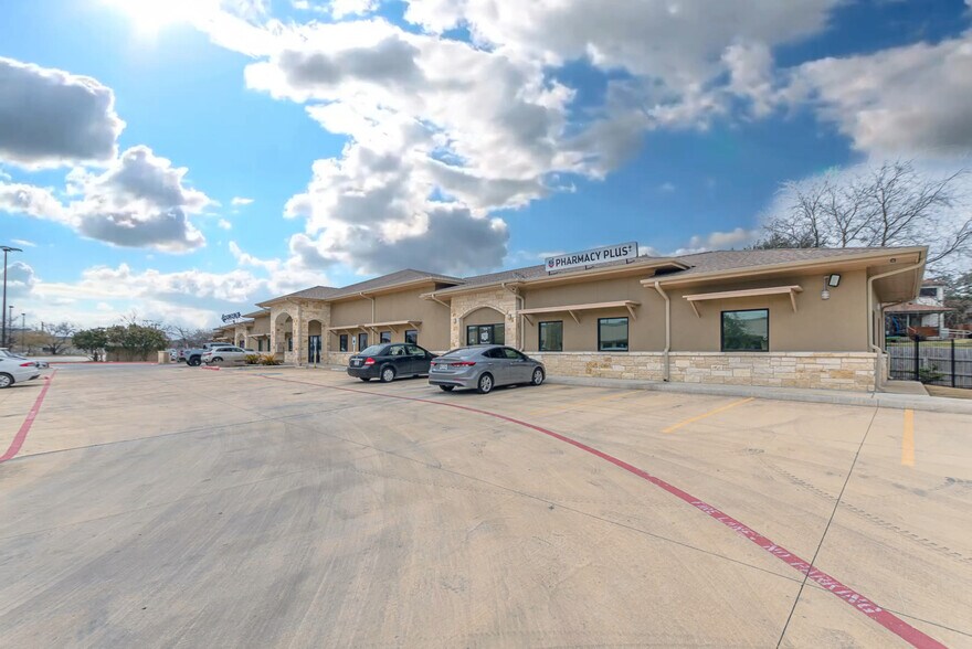 More Photos Of 9026 Culebra Rd, San Antonio Medical For Lease