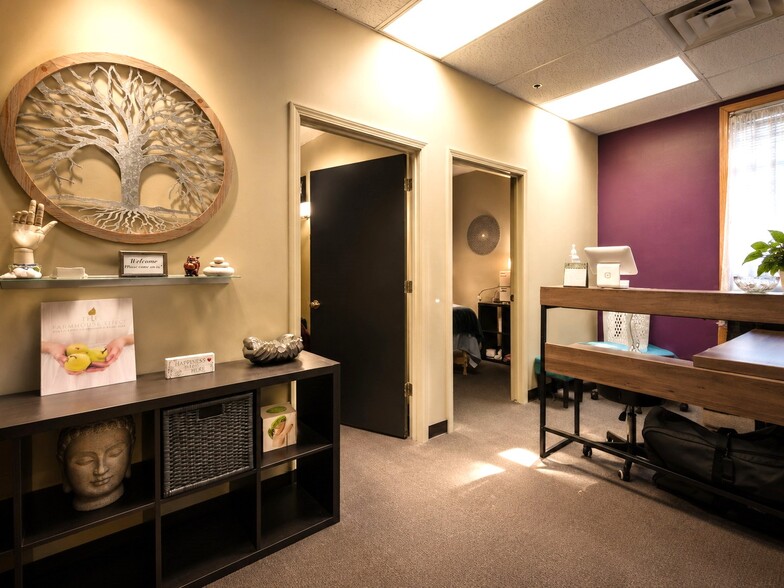 More Photos Of 850 W Bartlett Rd, Bartlett Medical For Sale