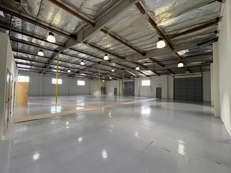 More Photos Of 9016 Fullbright Ave, Chatsworth Warehouse For Lease