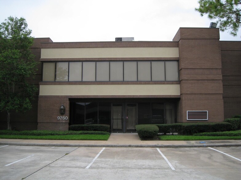 More Photos Of 9760 Whithorn Dr, Houston Industrial For Lease