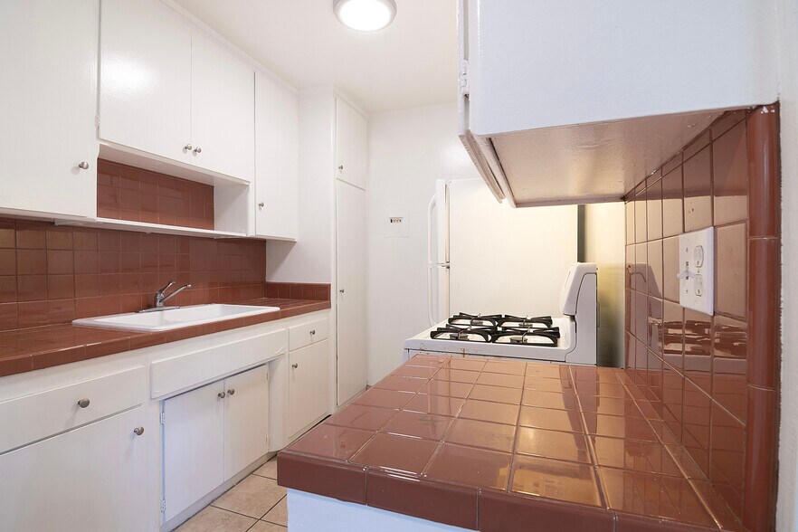 More Photos Of 1852 N Wilton Pl, Los Angeles Apartments For Sale