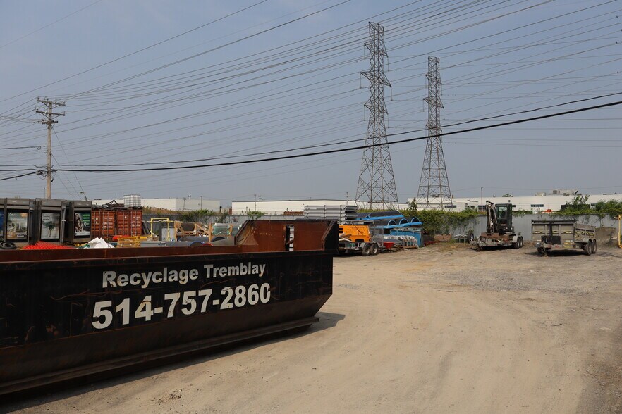 More Photos Of 2655 Rue Michelin, Laval Warehouse For Lease
