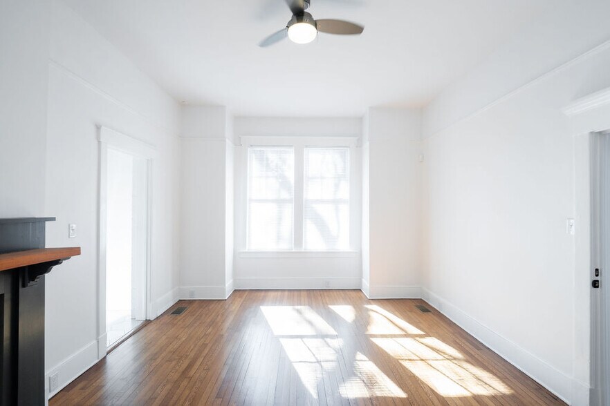 More Photos Of 306 E Victory Dr, Savannah Apartments For Sale